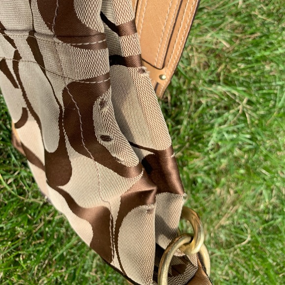 Coach Carly Hobo Signature Bag - Picture 4 of 4